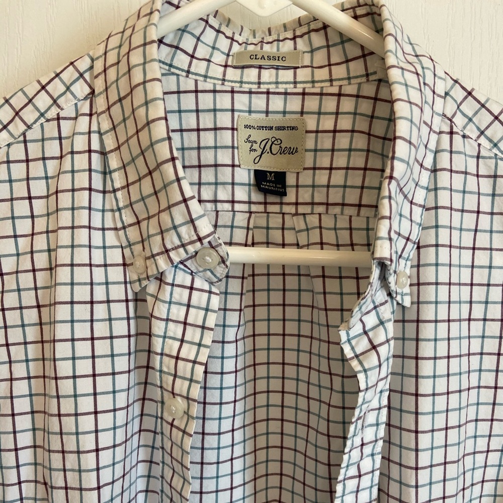 Men’s medium button up shirt. Classic fit.